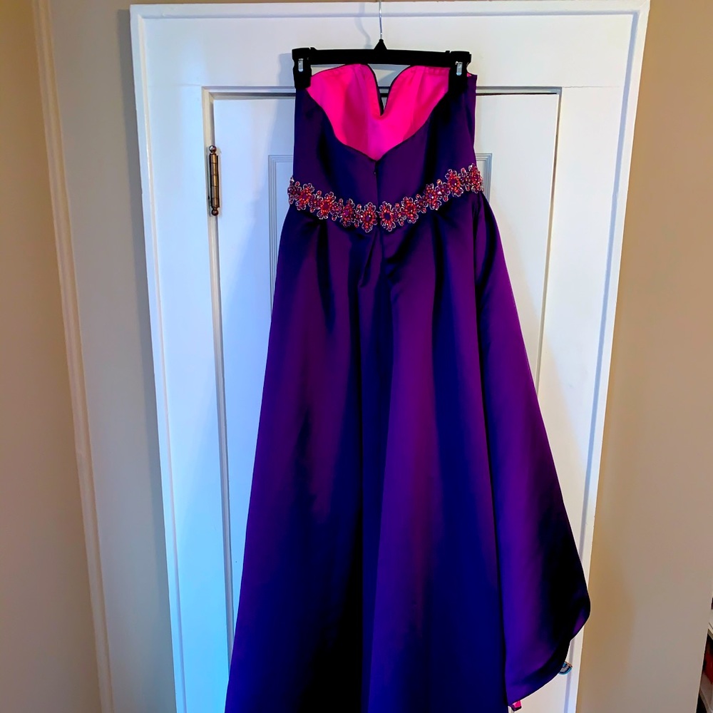 Jovani Hi Lo - Picture 3 of 5